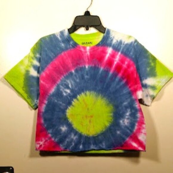 Gildan: Blue & Pink Tie Dye Short Sleeves T-Shirt Cropped Top Raw Hem Size: M - Picture 1 of 8